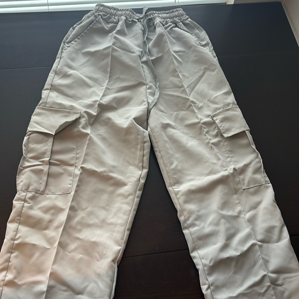 Chase cargo pants with drawstring and pockets cotton poly blend runs small new
